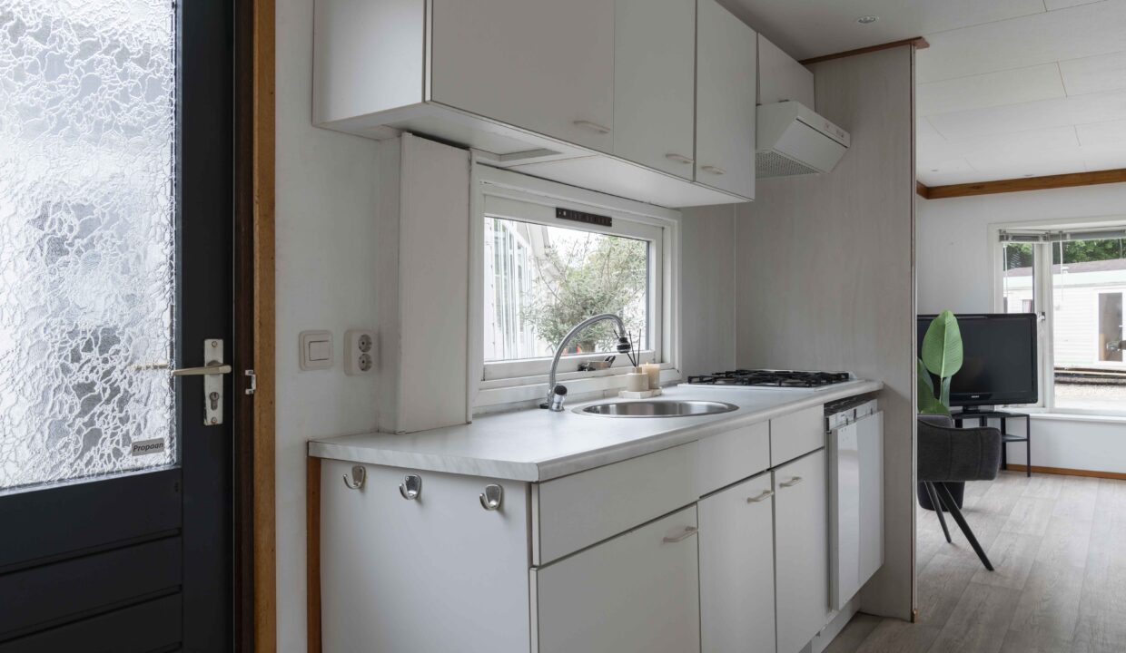 CHALET CON FINESTRA IN PLASTICA E 2 CAMERE DA LETTO – OK159