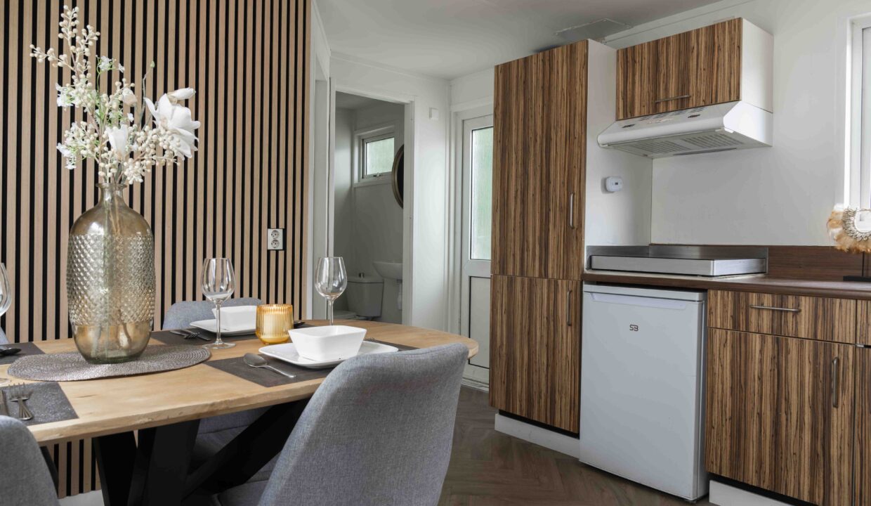 CHALET CON STANZA INTERMEDIA (DIVERSI MODELLI DISPONIBILI) – OK189