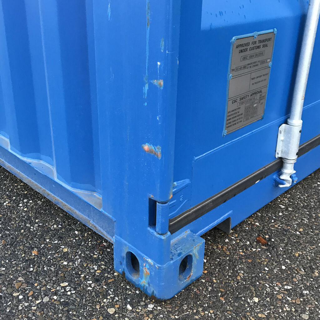 Container marittimi full-side aperti da 20 piedi.