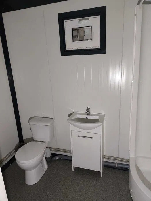 Contenitore residenziale con bagno e servizi igienici 6 m x 3 m